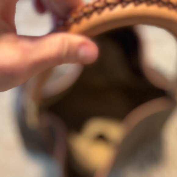 Louis Vuitton 'Artsy' LIKE NEW! - Picture 5 of 7